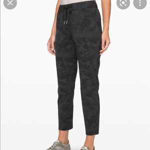 Lululemon on the fly pant